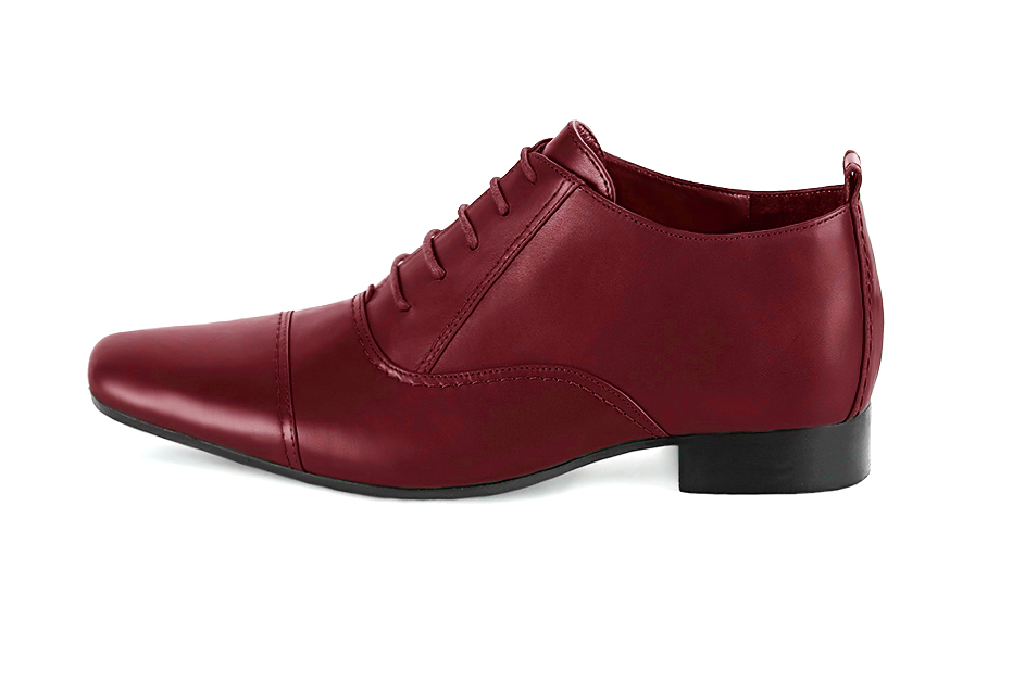Chaussure femme à lacets :  couleur rouge bordeaux. Bout rond. Semelle cuir talon plat. Vue de profil - Florence KOOIJMAN