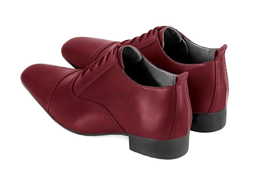 Chaussure femme à lacets :  couleur rouge bordeaux. Bout rond. Semelle cuir talon plat. Vue arrière - Florence KOOIJMAN