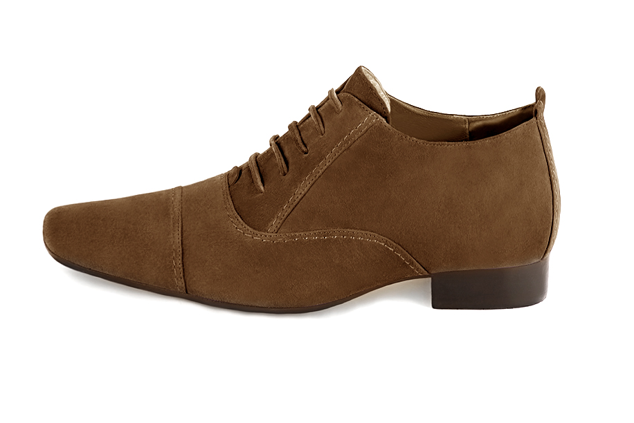 Chaussures homme à lacets type derbies ou richelieux :  couleur marron caramel.. Bout rond. Semelle cuir talon plat. Vue de profil - Florence KOOIJMAN