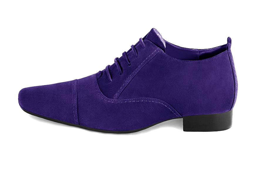 Chaussures homme à lacets type derbies ou richelieux :  couleur violet outremer.. Bout rond. Semelle cuir talon plat. Vue de profil - Florence KOOIJMAN