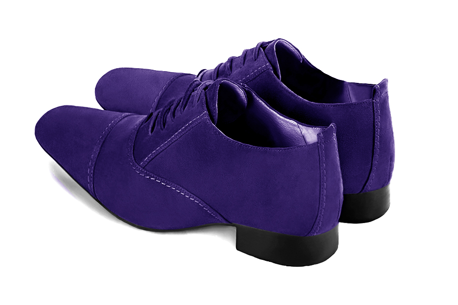 Chaussures homme à lacets type derbies ou richelieux :  couleur violet outremer.. Bout rond. Semelle cuir talon plat. Vue arrière - Florence KOOIJMAN