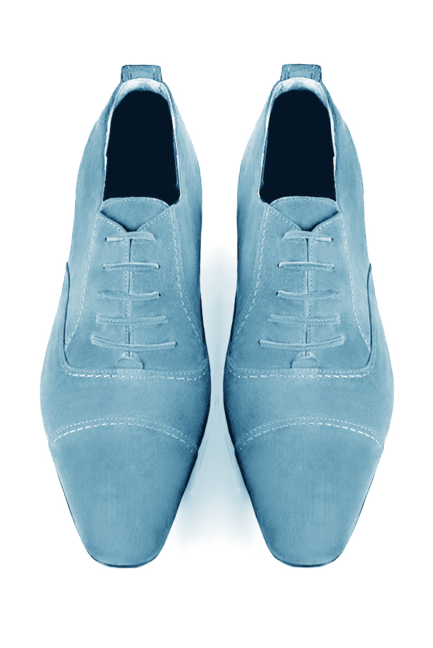 Chaussure femme à lacets :  couleur bleu ciel. Bout rond. Semelle cuir talon plat. Vue du dessus - Florence KOOIJMAN