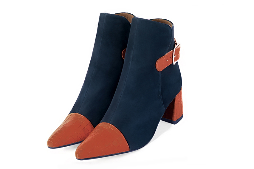 Boots femme : Boots avec des boucles à l'arrière couleur orange corail et bleu marine. Bout effilé. Talon mi-haut évasé Vue avant - Florence KOOIJMAN