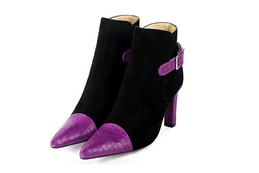 Boots femme : Boots avec des boucles à l'arrière couleur violet mauve et noir mat. Bout effilé. Talon très haut trotteur Vue avant - Florence KOOIJMAN