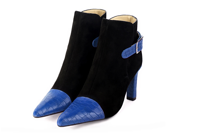 Boots femme : Boots avec des boucles à l'arrière couleur bleu électrique et noir mat. Bout effilé. Talon très haut trotteur Vue avant - Florence KOOIJMAN