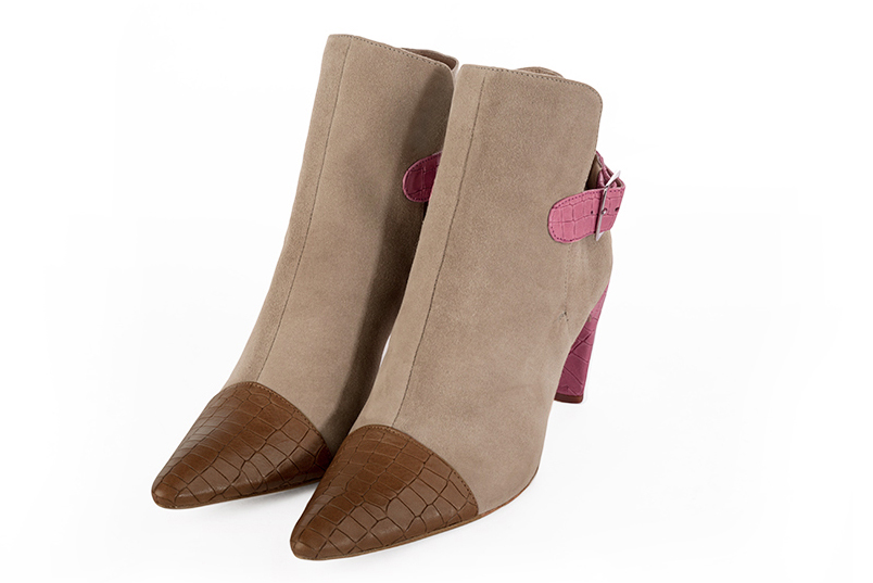 Bottines élégantes et raffinées avec des boucles à l'arrière, coloris marron caramel, beige sable et rose camélia. Bout effilé. Haut. Talon fin. Personnalisation : Choix des cuirs, des couleurs et des talons. Cou-de-pied sur mesure. - Florence KOOIJMAN