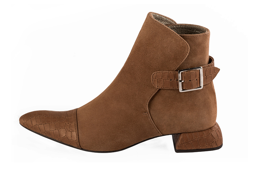 Boots femme : Boots avec des boucles à l'arrière couleur marron caramel. Bout effilé. Petit talon évasé. Vue de profil - Florence KOOIJMAN