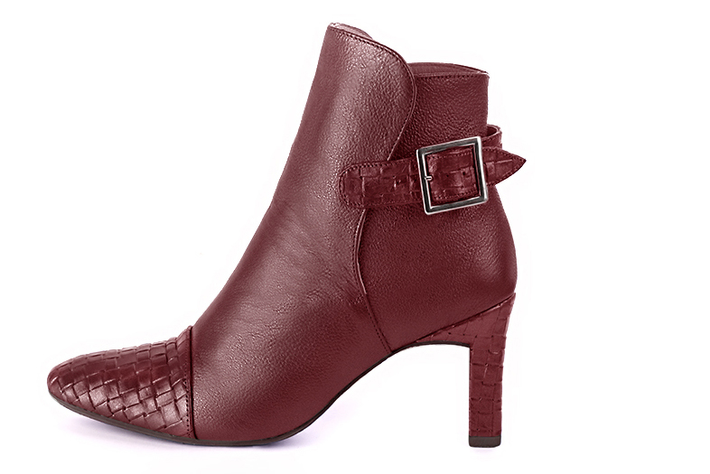 Bottines élégantes et raffinées avec des boucles à l'arrière, coloris rouge bordeaux. Bout rond. Haut. Talon virgule. Personnalisation : Choix des cuirs, des couleurs et des talons. Cou-de-pied sur mesure. - Florence KOOIJMAN