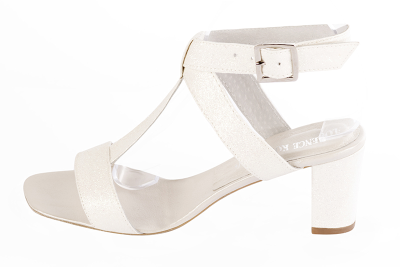 Sandale femme : Sandale soirées et cérémonies couleur blanc cassé. Bout carré. Talon mi-haut bottier. Vue de profil - Florence KOOIJMAN