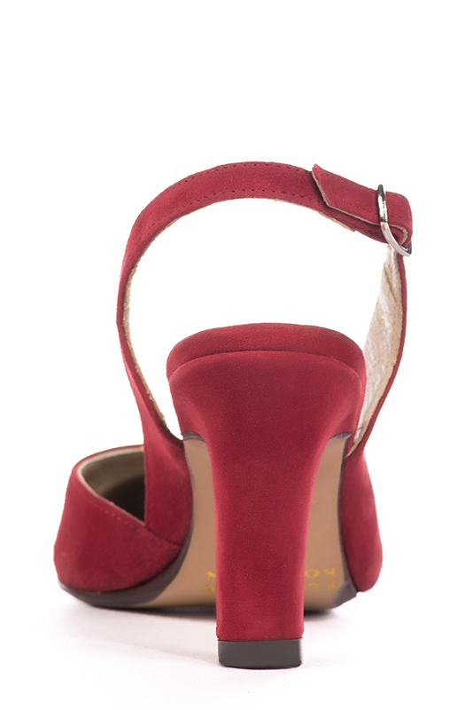 Chaussure femme à brides :  couleur rouge carmin. Bout rond. Talon haut trotteur. Vue porté - Florence KOOIJMAN