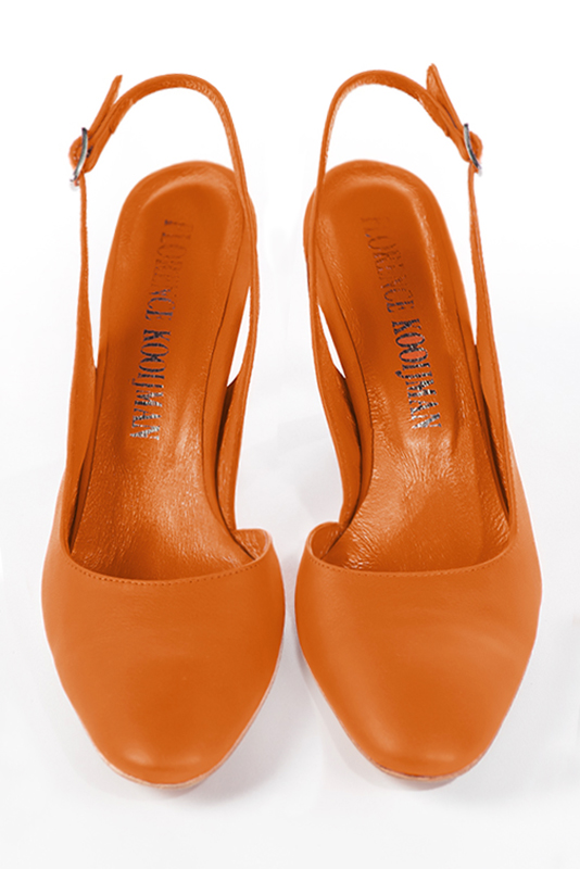 Chaussure femme à brides :  couleur orange abricot. Bout rond. Talon haut fin. Vue du dessus - Florence KOOIJMAN