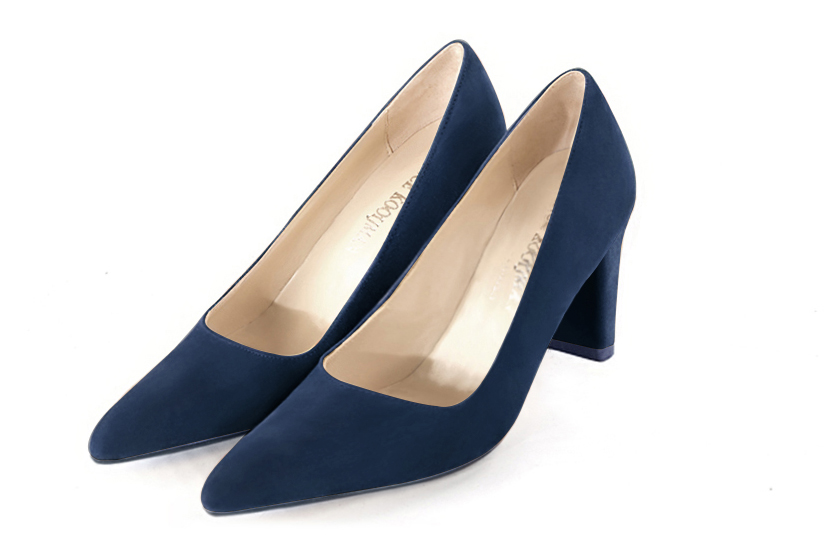 Escarpin : Escarpin classique décolleté carré couleur bleu marine. Bout effilé. Talon haut fin Vue avant - Florence KOOIJMAN