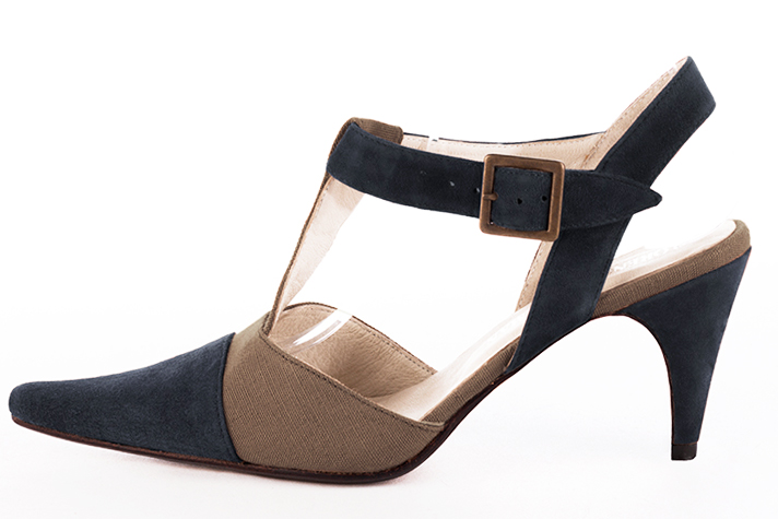 Salomés habillées, élégantes et raffinées,ouvertes à l'arrière, coloris bleu marine et beige camel. Bout effilé. Haut. Talon fin. Cérémonie, soirée, cocktail, évènementiel. Personnalisation : Choix des cuirs, 
                des couleurs et des talons. Petites et grandes pointures. - Florence KOOIJMAN