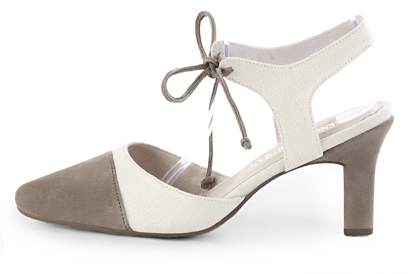 Chaussures habillées, élégantes et raffinées, ouvertes à l'arrière avec une bride sur le cou-de-pied, coloris beige sahara et blanc cassé. Bout rond. Haut. Talon trotteur. Cérémonie, soirée, cocktail, évènementiel. Personnalisation : Choix des cuirs, 
                des couleurs et des talons. Petites et grandes pointures. - Florence KOOIJMAN