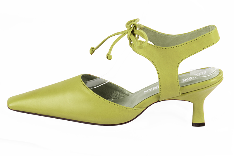 Chaussure femme à brides : Chaussure arrière ouvert avec une bride sur le cou-de-pied couleur vert pistache. Bout effilé. Talon mi-haut bobine. Vue de profil - Florence KOOIJMAN