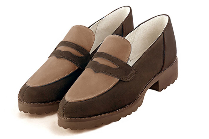 Mocassin femme : Mocassin sport couleur marron chocolat et beige biscuit. Bout rond. Semelle gomme talon plat Vue avant - Florence KOOIJMAN