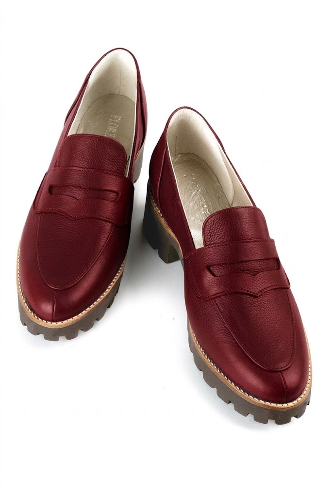 Mocassins casual pour femme en cuir bordeaux avec bout rond et semelle crantée en gomme - Vue du dessus