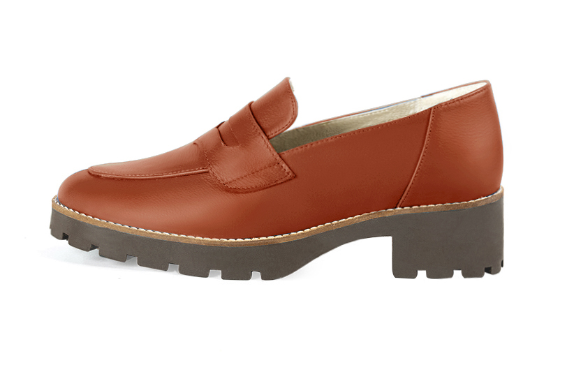 Mocassin femme : Mocassin sport couleur orange corail. Bout rond. Semelle gomme petit talon. Vue de profil - Florence KOOIJMAN