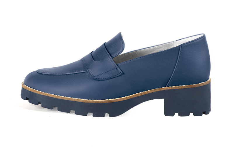 Mocassin femme : Mocassin sport couleur bleu denim. Bout rond. Semelle gomme petit talon. Vue de profil - Florence KOOIJMAN
