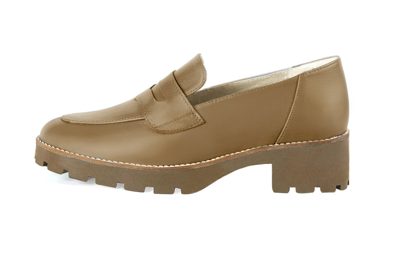 Mocassin femme : Mocassin sport couleur beige camel. Bout rond. Semelle gomme petit talon. Vue de profil - Florence KOOIJMAN