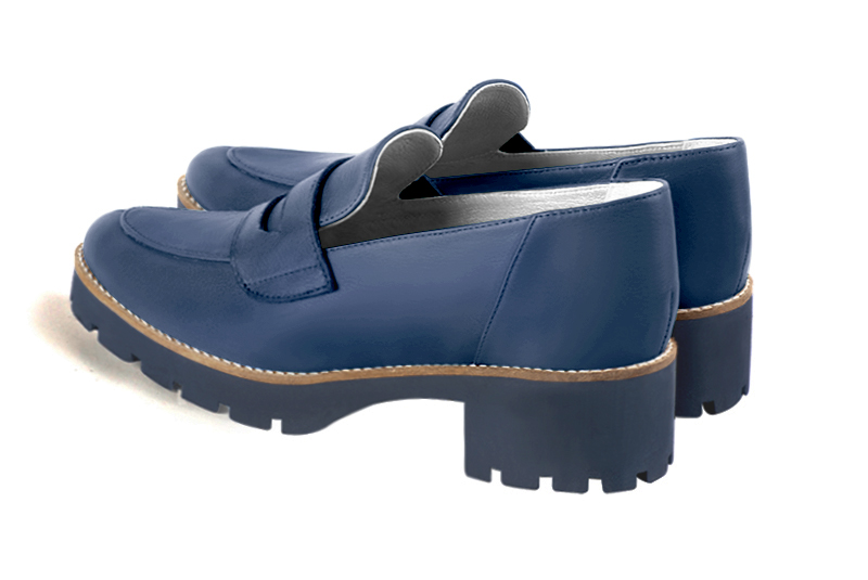 Mocassin femme : Mocassin sport couleur bleu denim. Bout rond. Semelle gomme petit talon. Vue arrière - Florence KOOIJMAN