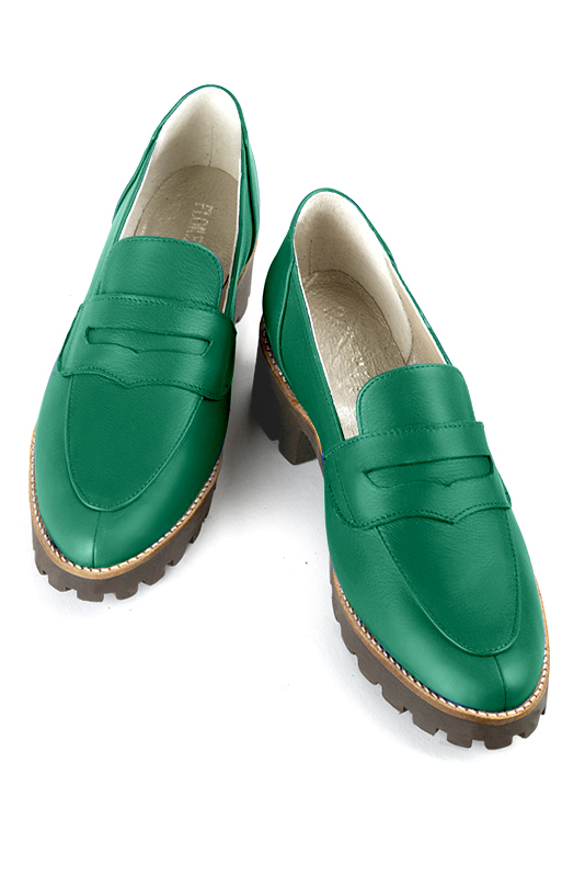 Mocassin femme : Mocassin sport couleur vert émeraude. Bout rond. Semelle gomme petit talon. Vue du dessus - Florence KOOIJMAN