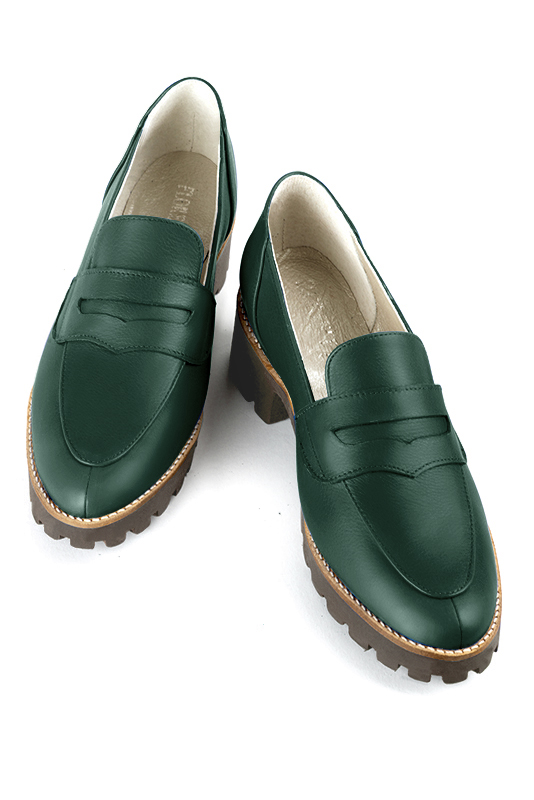 Mocassin femme : Mocassin sport couleur vert bouteille. Bout rond. Semelle gomme petit talon. Vue du dessus - Florence KOOIJMAN