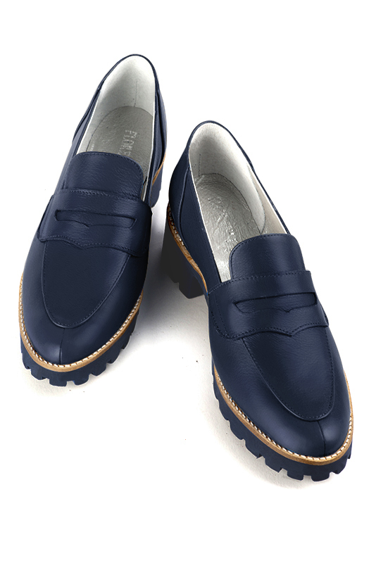 Mocassin femme : Mocassin sport couleur bleu marine. Bout rond. Semelle gomme petit talon. Vue du dessus - Florence KOOIJMAN