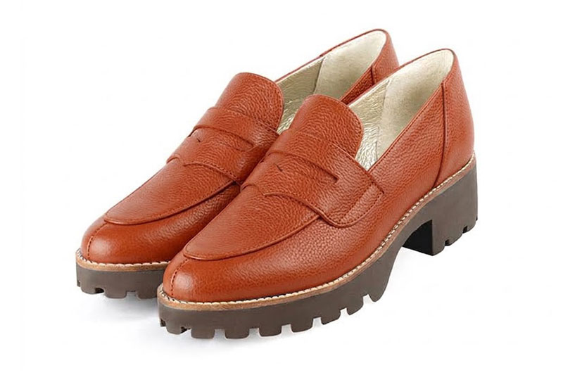 Mocassins casual pour femme en cuir terracotta avec bout rond et semelle crantée en gomme - Vue avant