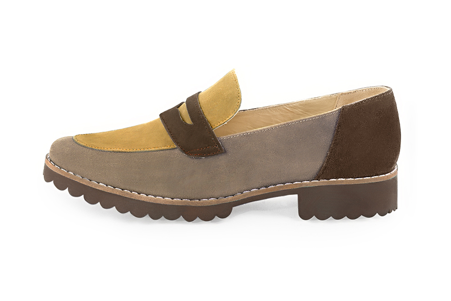 Mocassin femme : Mocassin sport couleur beige sahara, jaune ocre et marron chocolat. Bout rond. Semelle gomme talon plat. Vue de profil - Florence KOOIJMAN