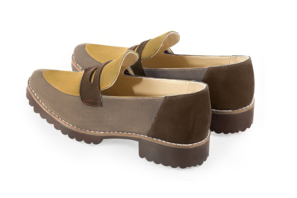 Mocassin femme : Mocassin sport couleur beige sahara, jaune ocre et marron chocolat. Bout rond. Semelle gomme talon plat. Vue arrière - Florence KOOIJMAN