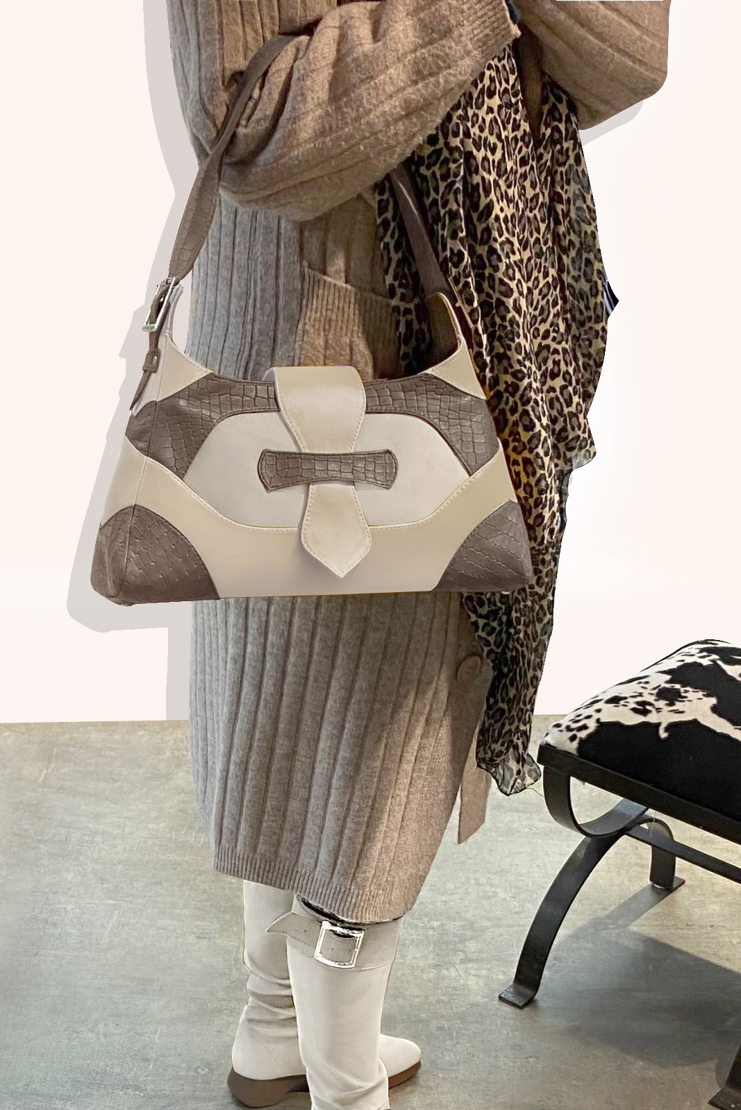 Grand sac porté à l'épaule habillé femme en cuir marron taupe, blanc cassé et blanc ivoire - Vue porté