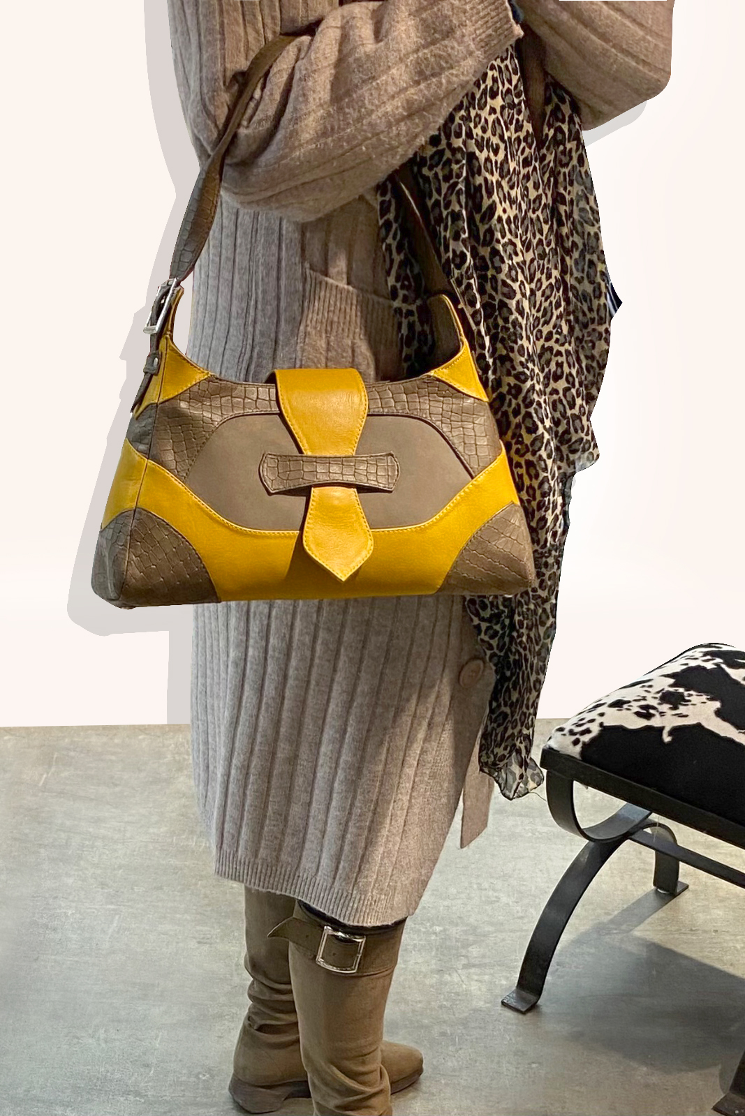 Grand sac porté à l'épaule habillé femme en cuir marron taupe, beige sahara et jaune ocre - Vue porté