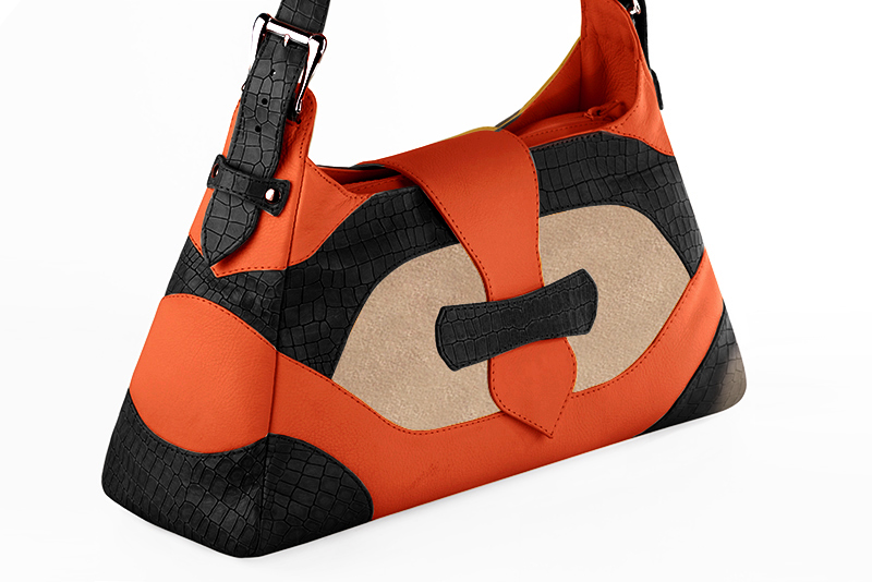 Grand sac à main habillé en cuir noir satiné, beige sahara et orange clémentine - Vue avant
