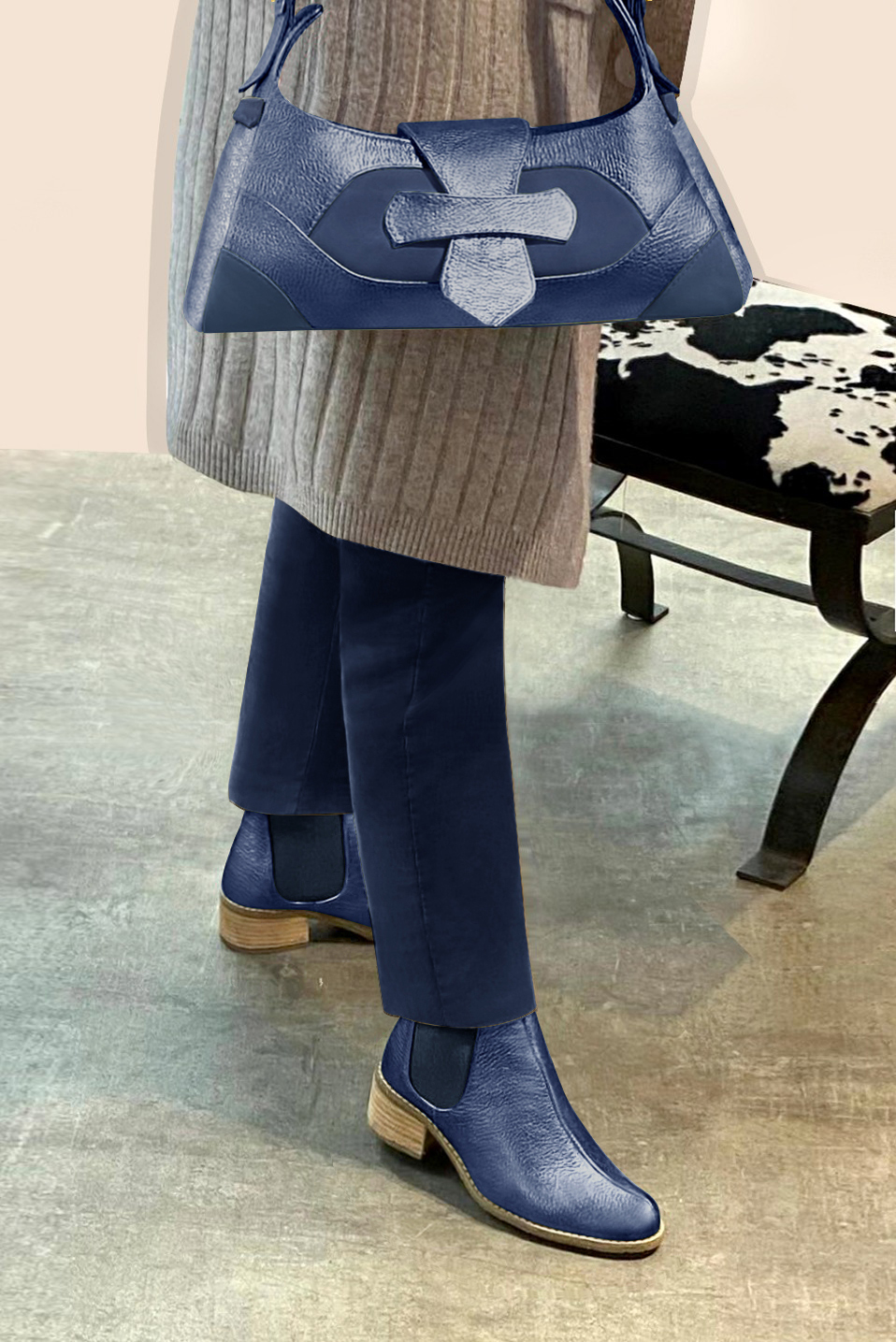 Sac porté à l'épaule habillé femme en cuir bleu indigo - Vue porté