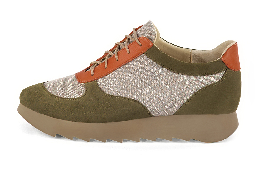Basket femme habillée : Sneaker urbain tricolore couleur vert kaki, beige naturel et orange corail. Semelle épaisse. Doublure cuir. Vue de profil - Florence KOOIJMAN