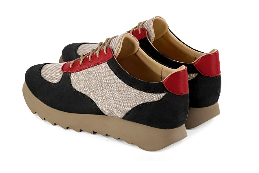 Basket femme habillée : Sneaker urbain tricolore couleur noir mat, beige naturel et rouge carmin. Semelle épaisse. Doublure cuir. Vue arrière - Florence KOOIJMAN