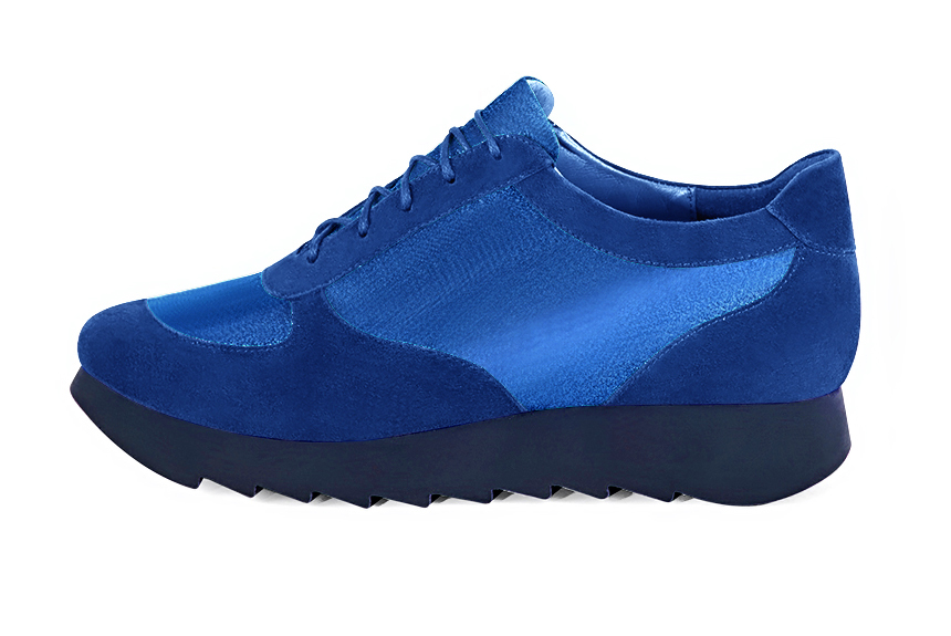 Basket femme habillée : Sneaker urbain unie  couleur bleu électrique. Semelle épaisse. Doublure cuir. Vue de profil - Florence KOOIJMAN
