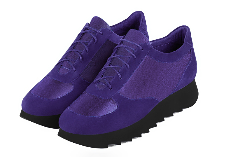 Basket femme habillée : Sneaker urbain unie  couleur violet outremer. Semelle épaisse. Doublure cuir Vue avant - Florence KOOIJMAN