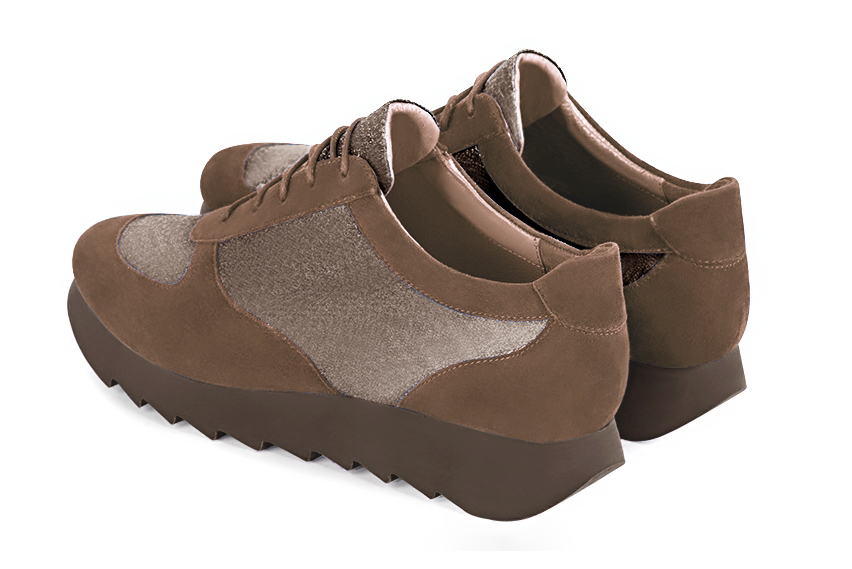 Basket femme habillée :  couleur marron chocolat et or mordoré. Semelle épaisse. Doublure cuir. Vue arrière - Florence KOOIJMAN