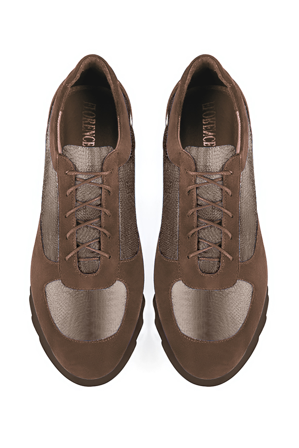 Basket femme habillée :  couleur marron chocolat et or mordoré. Semelle épaisse. Doublure cuir. Vue du dessus - Florence KOOIJMAN