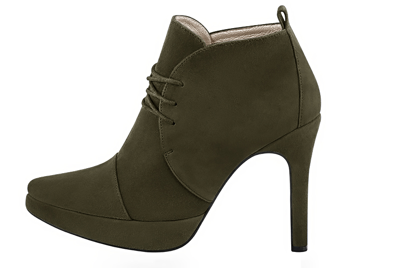 Bottines élégantes et raffinées avec des lacets à l'avant, coloris vert kaki. Bout effilé. Très haut. Talon fin. Plateforme à l'avant. Personnalisation : Choix des cuirs, des couleurs et des talons. Cou-de-pied sur mesure. - Florence KOOIJMAN