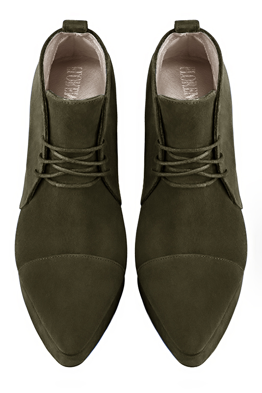 Bottines élégantes et raffinées avec des lacets à l'avant, coloris vert kaki. Bout effilé. Très haut. Talon fin. Plateforme à l'avant. Personnalisation : Choix des cuirs, des couleurs et des talons. Cou-de-pied sur mesure. - Florence KOOIJMAN