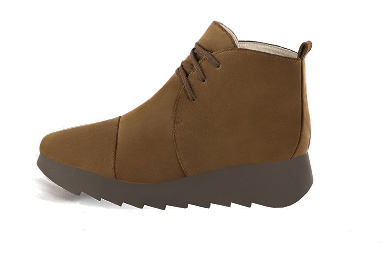 Boots femme : Bottines lacets à l'avant couleur marron caramel. Bout carré. Semelle gomme petit talon. Vue de profil - Florence KOOIJMAN