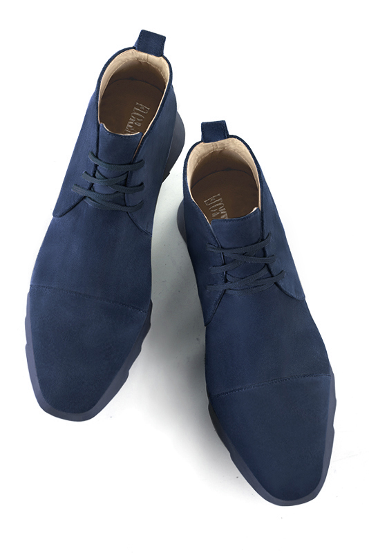 Boots femme : Bottines lacets à l'avant couleur bleu marine. Bout carré. Semelle gomme petit talon. Vue du dessus - Florence KOOIJMAN