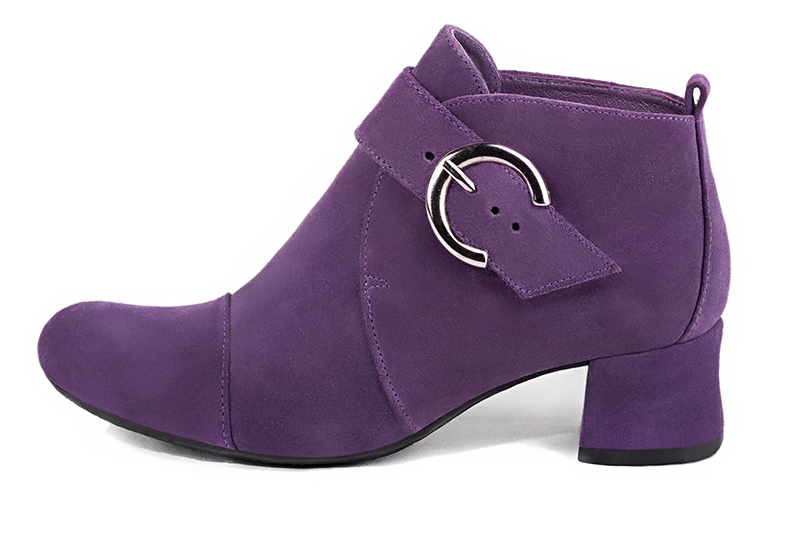 Boots femme : Boots avec des boucles à l'avant couleur violet améthyste. Bout rond. Petit talon évasé. Vue de profil - Florence KOOIJMAN
