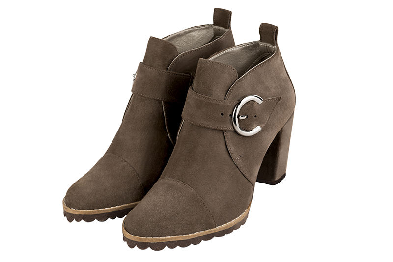 Bottines élégantes et raffinées avec des boucles à l'avant, coloris marron chocolat. Bout rond. Haut. Talon bottier. Personnalisation : Choix des cuirs, des couleurs et des talons. Cou-de-pied sur mesure. - Florence KOOIJMAN