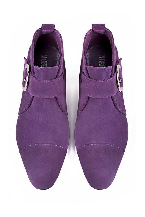 Bottines femme boucles à l'avant violet améthyste. Bout rond. Talon évasé de 4.5 cm - Vue du dessus