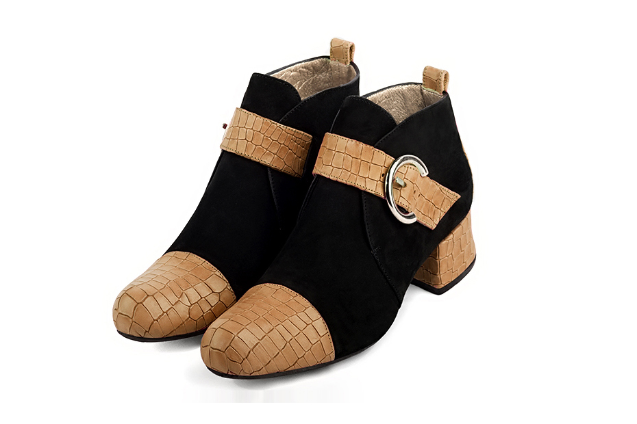 Boots femme : Boots avec des boucles à l'avant couleur beige camel et noir mat. Bout rond. Petit talon évasé Vue avant - Florence KOOIJMAN