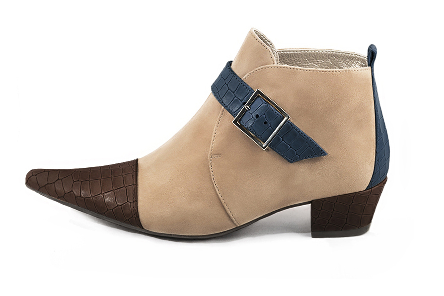 Bottines élégantes et raffinées avec des boucles à l'avant, coloris marron ébène, beige sahara et bleu denim. Bout pointu. Mi-haut. Talon conique. Personnalisation : Choix des cuirs, des couleurs et des talons. Cou-de-pied sur mesure. - Florence KOOIJMAN